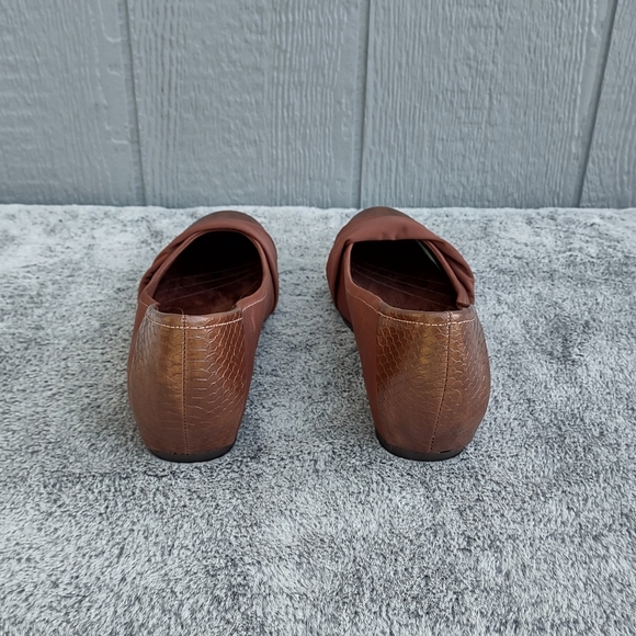 BareTraps Brown and Tan Flats - Picture 4 of 12